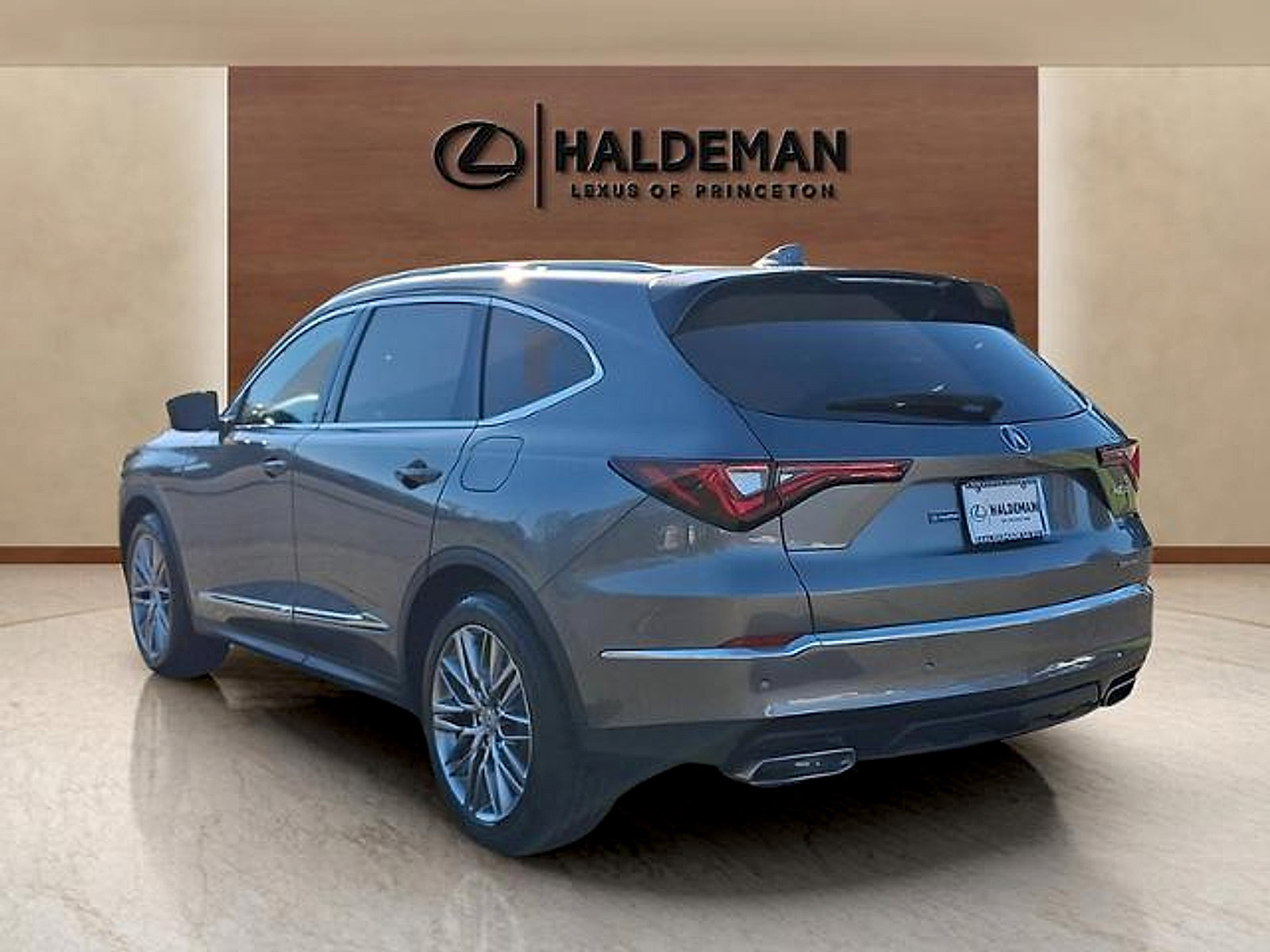 Used 2023 Acura MDX w/ Advance Package AWD/4WD image 4