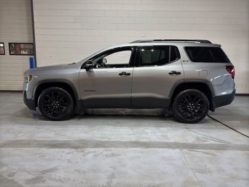 Used 2023 GMC Acadia SLE w/ Infotainment Package image 2