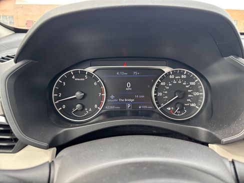 Used 2025 Nissan Altima 2.5 SV FWD image 39