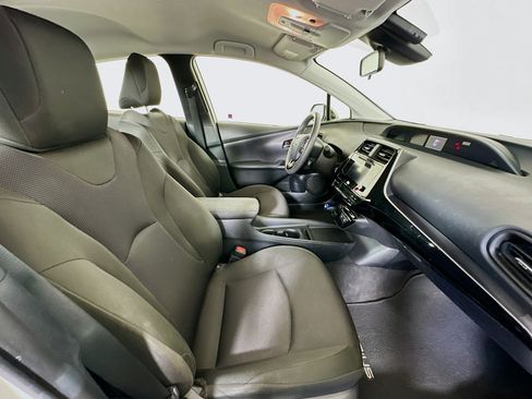 Used 2019 Toyota Prius L Eco w/ Carpet Mat Package FWD image 28