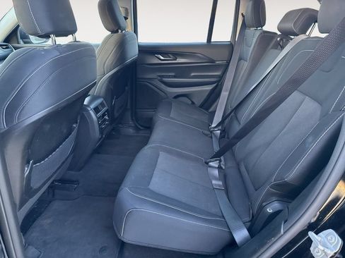 Used 2023 Jeep Grand Cherokee Laredo AWD/4WD image 30