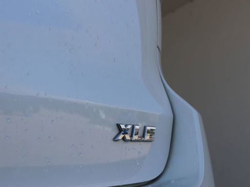Used 2019 Toyota Highlander XLE FWD image 15