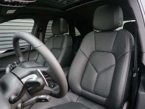 New 2026 Porsche Macan image 5