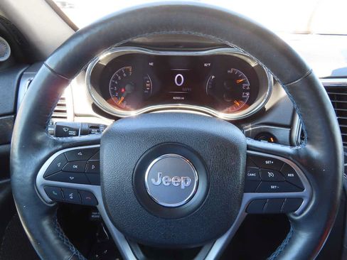 Used 2018 Jeep Grand Cherokee Laredo AWD/4WD image 19