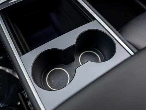 Used 2023 Tesla Model Y Long Range image 19