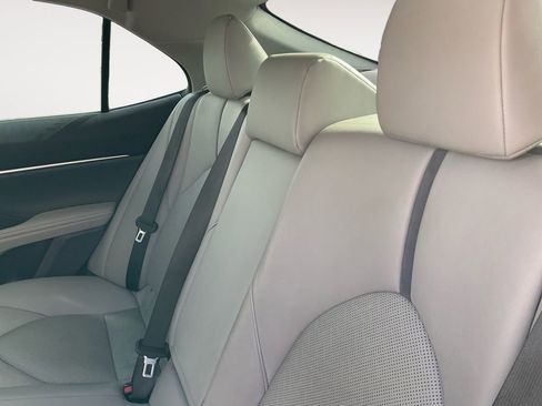 Used 2021 Toyota Camry XLE image 29