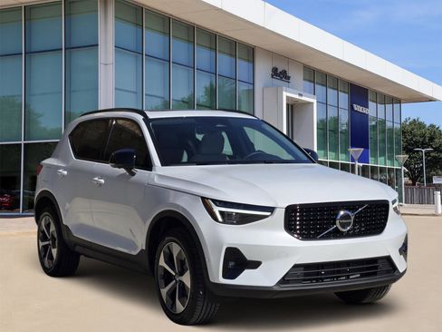 New 2026 Volvo XC40 B5 Plus w/ Protection Package Premier image 2