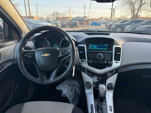 Used 2014 Chevrolet Cruze LS FWD image 11