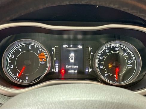 Used 2017 Jeep Cherokee Latitude image 14