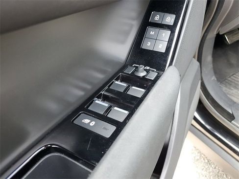 Used 2025 Land Rover Range Rover Velar Dynamic SE image 21