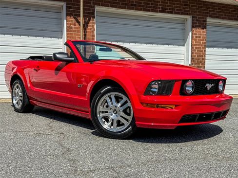 Used 2006 Ford Mustang GT RWD image 21