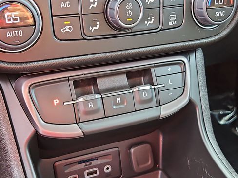 Used 2024 GMC Terrain AT4 w/ Tech Package AWD/4WD image 17