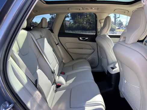Used 2023 Volvo XC60 T8 Ultimate image 12