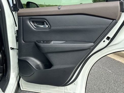 Certified 2023 Nissan Rogue SV w/ SV Premium B Package AWD/4WD image 17