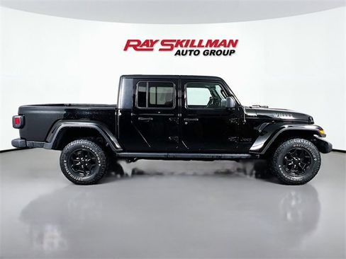 Used 2022 Jeep Gladiator Willys image 8