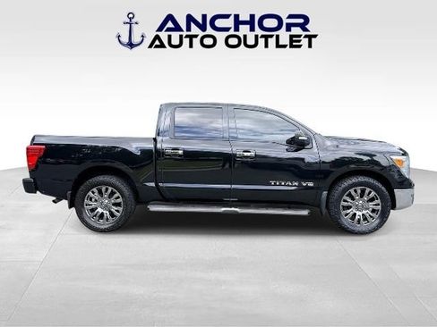 Used 2019 Nissan Titan SV w/ SV Convenience Package RWD image 9