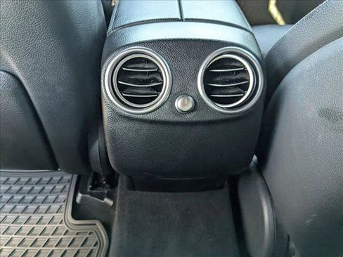 Used 2019 Mercedes-Benz GLC 300 4MATIC image 17