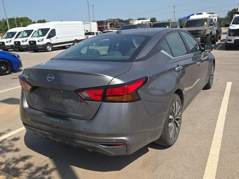 Used 2025 Nissan Altima 2.5 SV FWD image 3