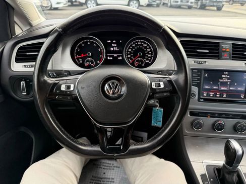 Used 2016 Volkswagen Golf S image 29