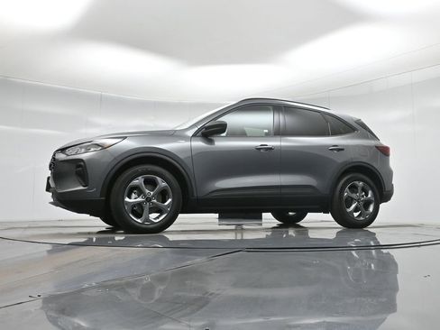 Used 2025 Ford Escape ST-Line w/ Equipment Group 301A image 7