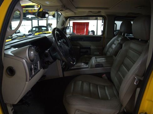 Used 2003 HUMMER H2 w/ Preferred Equipment Group image 40
