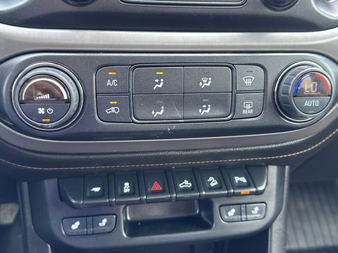 Used 2022 GMC Canyon AT4 w/ Trailering Package AWD/4WD image 17