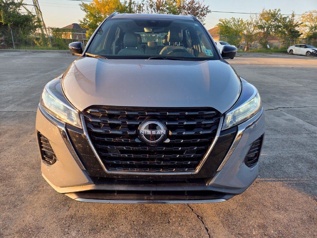 Used 2023 Nissan Kicks SR w/ SR Premium Package FWD image 6