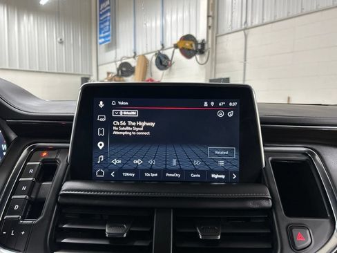 Used 2023 GMC Yukon SLE w/ Gmc Pro Safety Plus Package AWD/4WD image 20