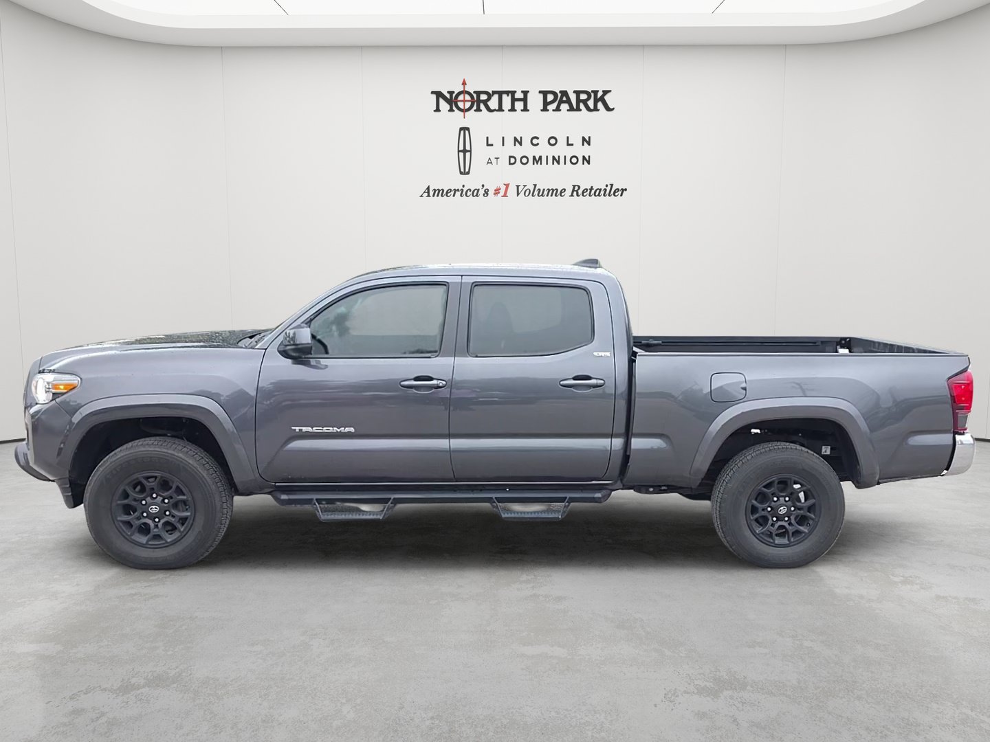 Used 2021 Toyota Tacoma SR5 RWD image 2