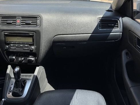 Used 2011 Volkswagen Jetta SE FWD image 27