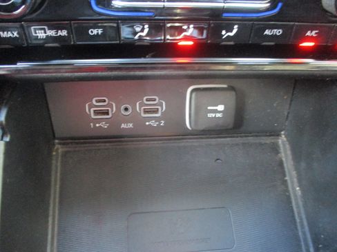 Used 2023 Jeep Grand Cherokee L Limited w/ Luxury Tech Group II AWD/4WD image 15