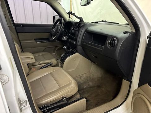 Used 2014 Jeep Patriot Limited w/ Sun/Sound Group AWD/4WD image 18