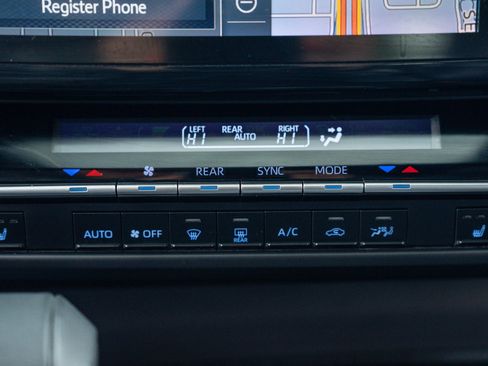 Used 2023 Toyota Sienna XSE FWD image 35