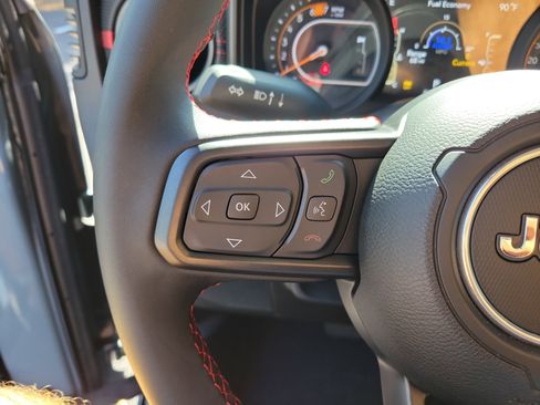 Used 2024 Jeep Wrangler Unlimited Rubicon AWD/4WD image 25