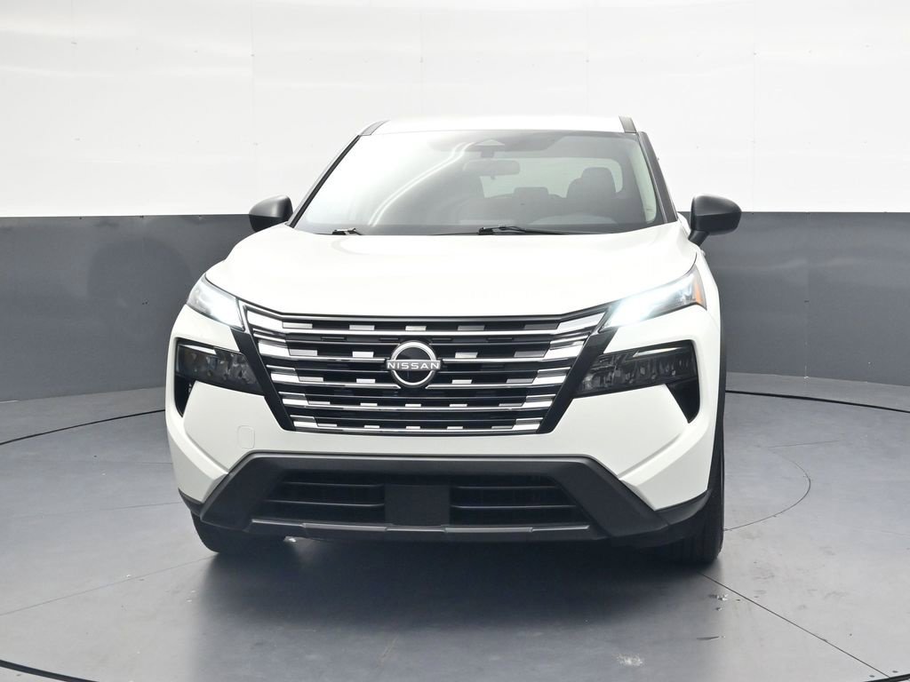Used 2025 Nissan Rogue S AWD/4WD image 13