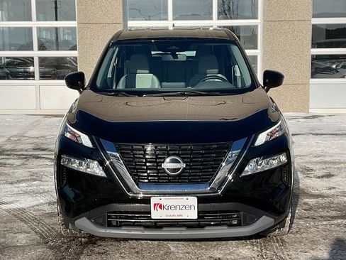 Used 2023 Nissan Rogue SV image 2
