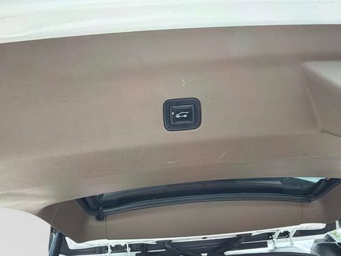 Used 2022 GMC Yukon XL Denali w/ Advanced Technology Package AWD/4WD image 14