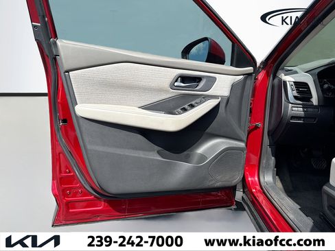 Used 2023 Nissan Rogue SV image 20