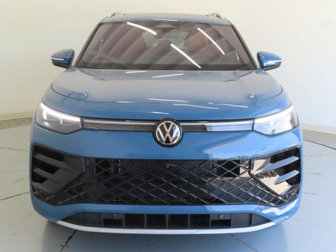 New 2026 Volkswagen Tiguan SEL R-Line AWD/4WD image 9