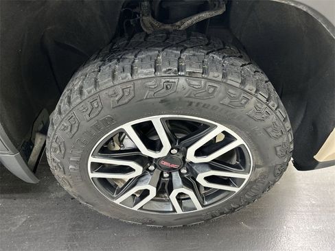 Certified 2022 GMC Sierra 1500 AT4 w/ AT4 Premium Package image 8