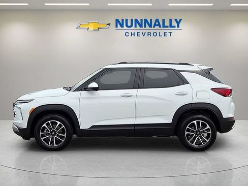 Certified 2025 Chevrolet TrailBlazer LT w/ LT Cold Weather Package FWD image 2