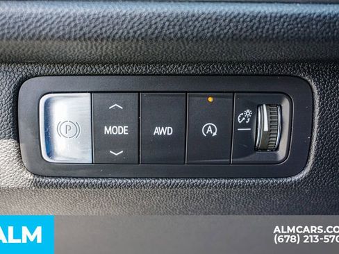 Used 2025 Chevrolet Traverse LT AWD/4WD image 47