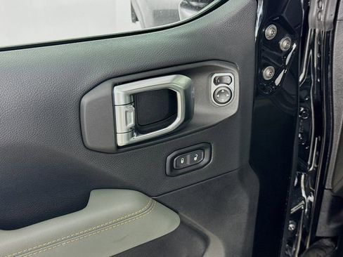 New 2025 Jeep Gladiator Mojave image 21