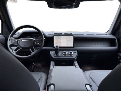 Used 2025 Land Rover Defender 110 X-Dynamic SE AWD/4WD image 19