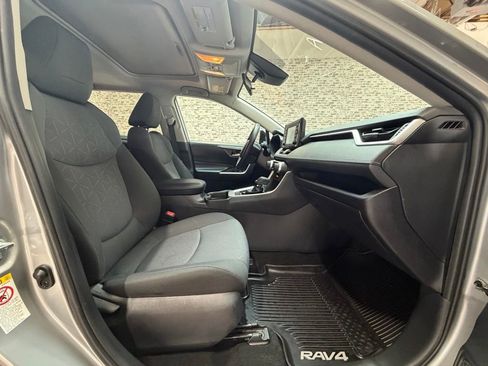 Used 2019 Toyota RAV4 XLE w/ Convenience Package AWD/4WD image 9