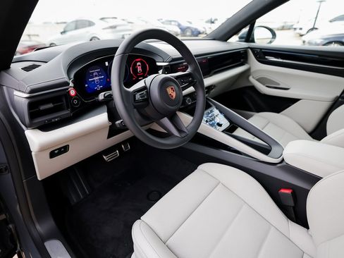 New 2025 Porsche Macan 4S Electric image 4