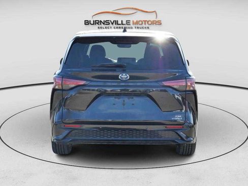 Used 2021 Toyota Sienna XSE image 6