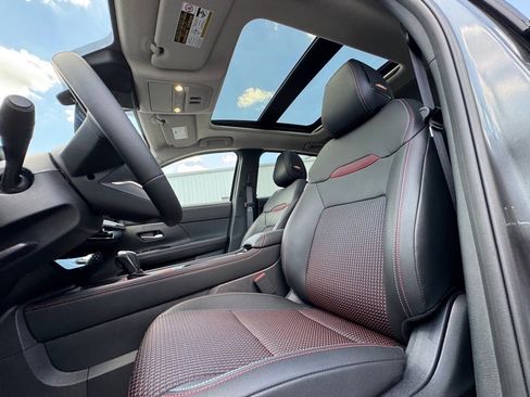 New 2025 Nissan Kicks SR w/ SR Premium Package image 15