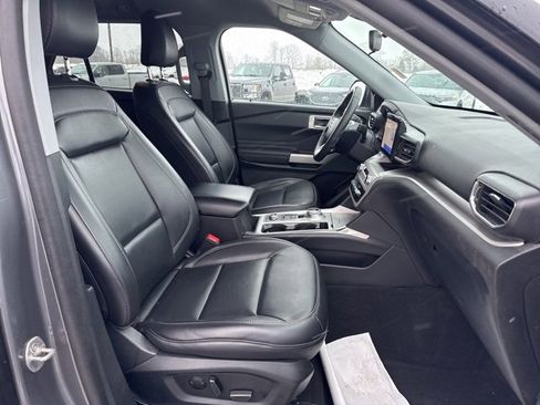 Used 2023 Ford Explorer XLT w/ Equipment Group 202A image 15
