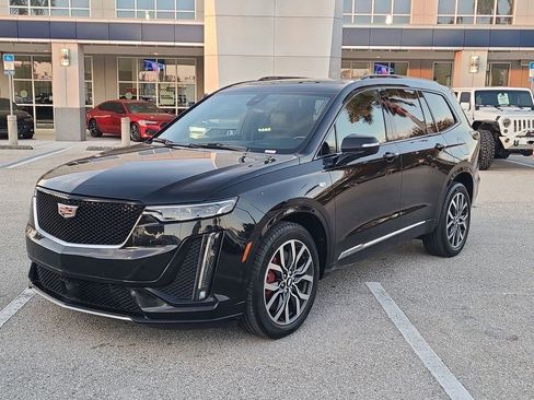 Used 2022 Cadillac XT6 Sport w/ Platinum Package image 8